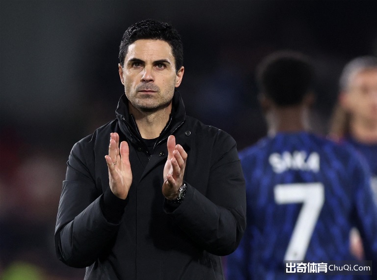 泰山球迷狂,躁抛物遭警,方逮捕,Tcg天成彩票,彩票平台,在线投注,实时开奖,彩票预测